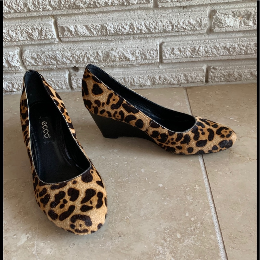 Ecco size 37 (7) black animal print 3 inch wedges